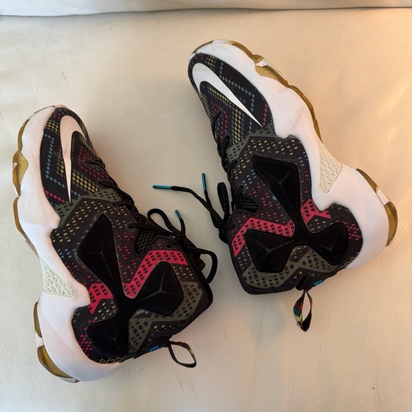 NIKE GS LEBRON XIII 13 836436-910 SIZE 6.5Y W8 M6.5 - Picture 3 of 10